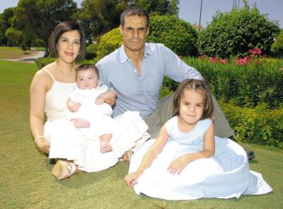 17072006 
Athos Silva Herrera y Élida Rentería de Silva con sus hijos Esteban y Natalia.