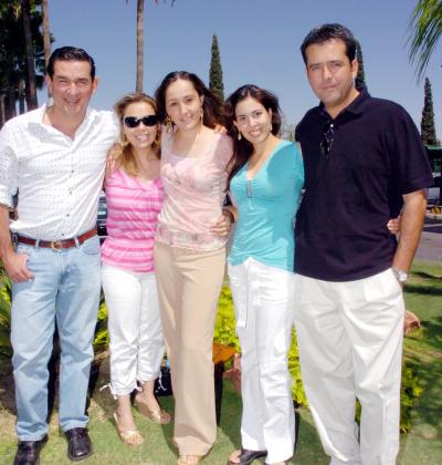 17072006 
Beto González, Ale Estrada, Elisa González, Naxiely Torres y Gerardo Torres.