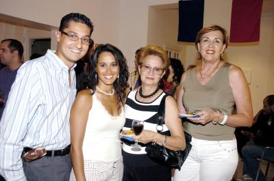 17072006 
Valery y Sara Collier, Susana Niño de Rivera y María Luisa Dinlger.