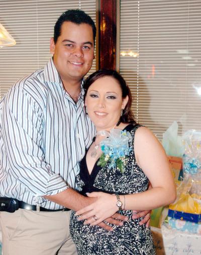 19072006 
Jenny Robles de Martínez, al lado de su esposo Juan Carlos Martínez Rivas.