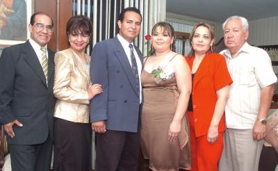 22072006 
David Osvaldo Alvarado Morales y María Teresa Reyes Aceves el día que formalizaron su compromiso matrimonial, acompañados por sus respectivos papás.