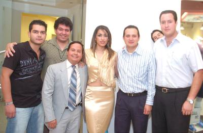 25072006
Aldo Magallanes, Roberto Trujillo, Juan Pablo Calderón, Jorge Luis Hernández, Óscar Rivera y Ana Cristina Ayup.