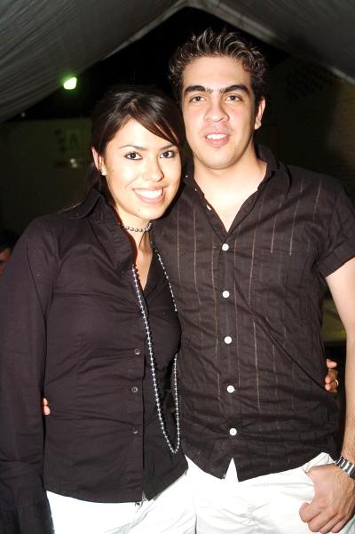 26072006
Gaby Navarro y Eduardo Fernández.