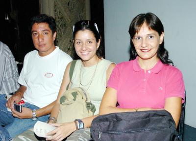 23072006 
Rosina Rosas, Alma Ríos y Silvestre Martínez.