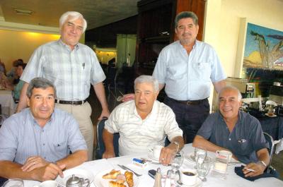 27072006
Salvador Martínez, Eduardo Ibargüengoitia, Héctor García, Fernando Russek y Fernando González Ruiz, en pasada reunión.