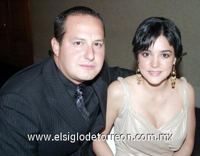 30072006 
Julio Garza y Lorena Salmón.