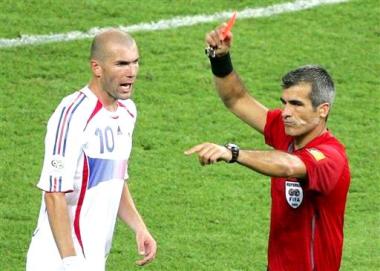 En otras circunstancias habría salido impune el maestro, que se despedía de la selección francesa y hasta el momento de su expulsión había tejido un Mundial de ensueño, con tres goles, grandes jugadas y protagonismo para empujar a Francia a la final.