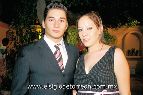 CONFIRMAN SU AMOR
Jersson Garza y Sharon Betancourt.