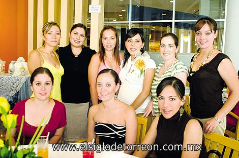 ESPERA UN NIÑO
Paty Valenzuela, Yessica López, Claudia Odriozola, Ileana Sáenz, Marcela Pruneda, Marybell Sandoval, Ale González, Adriana Cruz y Valeria Castro.