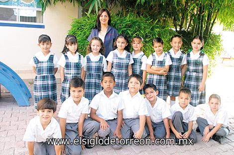 TERMINA UN AÑO ESCOLAR MÁS
Ana María Alonso Salazar, Marian Amaro Pérez, Anabel Cerda Rivera, Luisa Fernanda González Abadie, Maricela Hamdan Barraza, Elida Guadalupe Padilla Tovar, Isabella Rebollo Ramírez, Alejandra Solares Ayala, Alyri Michá Soriano Chapa, Víctor Hugo Bretado Rojas, Juan Alberto Cadena de Nigris, Mario Calderón López, Diego Escobedo Frizbie, César Metlich Gramillo, Hector Adrián Rodríguez Chairez y Luis Fernando Salazar Díaz Couder, acompañados de su maestra Rosario.