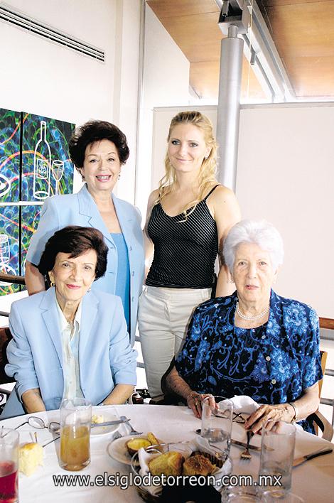 Carmen S. de Ramos, Ma. Inés S. de Barraza, Norma Leticia C. de González y Uliana Akatova.