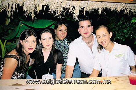 Silvia Dávila, Cova Castañeda, Pamela Mijares, José Moncholi y Tessy Cantú.