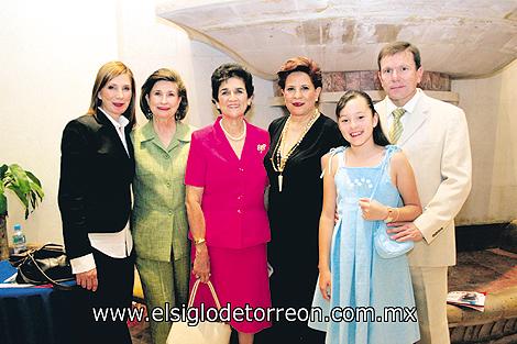 Rosario González Lamberta, Rosario Lamberta de González, María Luisa Finck de Anaya, Laura Gurrola Arroyo, Carlos González y Sofía González.