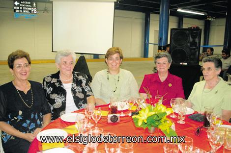 Concha y Márgara Fernández, Lorena López Fernández, Pilar Fernández y Lucía Reyero.