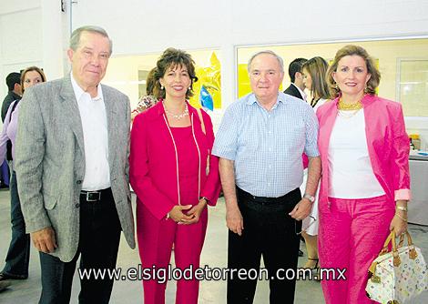 Ramón Iriarte, Dolores Quintanilla, Javier Faya Viesca y Leticia R. de Faya.