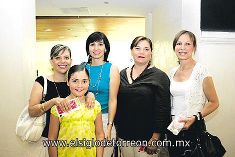 Gabriela J. Juan, Genoveva de Cruz, Genoveva de Garrido, Laura E. de Alonso y Mariane Garza.