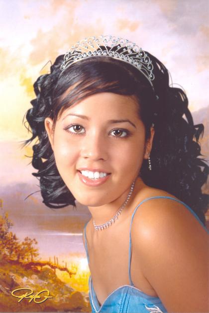 Srita. Rita Lizeth Robles Saldaña, en una foto con motivo de sus quince años.