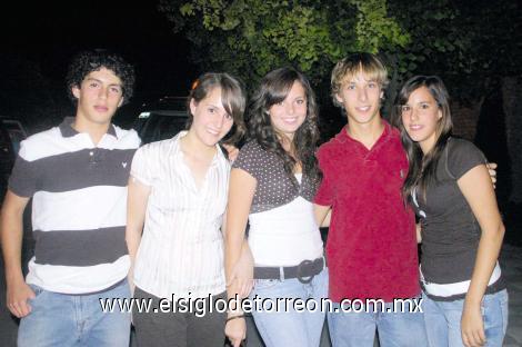 Raúl Urteaga, Lucía Díaz, Tony Sosa, Beto Hermosillo y Daniela Cepeda.