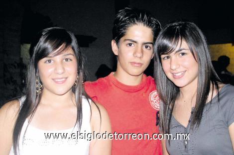 Ana Cecy Giacomán, Alejandro Bello y Stephania Losegui.