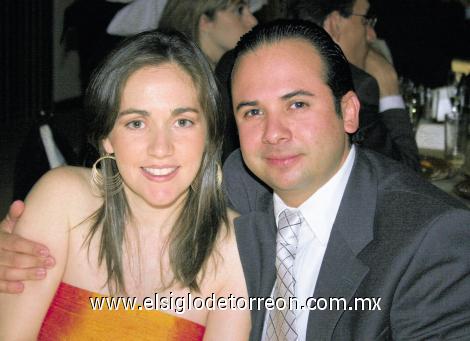 Marcela Pruneda de Carmona y Eduardo Carmona.