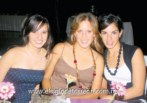 Angélica García, Martha Ganem y Cristina Giacomán.