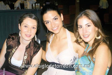 Mague Hernández, Cecy Murra y Gaby Díaz de León.