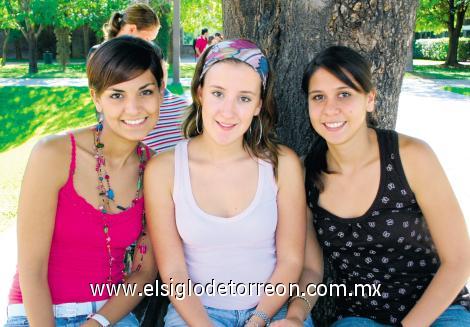 Pamela Díaz de León, Cristina Bernal y Arely Gómez.