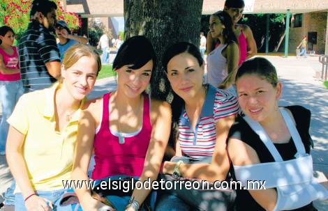 Beatriz Murra, Mónica González, Daniela Martínez y Ángela Navarro.