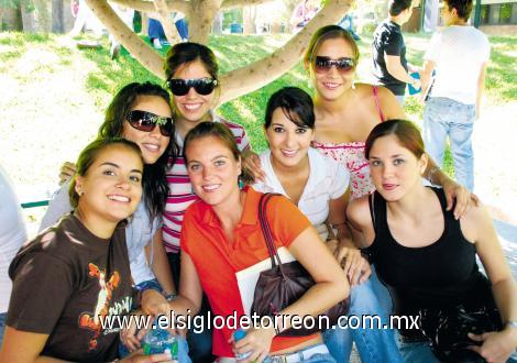 Costeña, Andrea, Estefanía, Martha, Sandra y Monse.