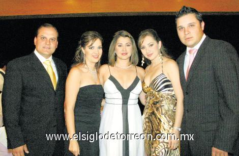 Julián Alba González, Rocío Herrera de Alba, Sandra G. Saucedo Chaidez, Cynthia Saucedo de Herrera y Adán Herrera Pereda.