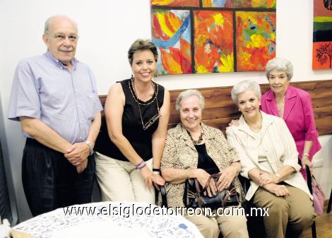 Ramón Montaña, Loly de Fernández, Delia M. de Gómez, Magdalena Montaña de Dillon y Ana María Montaña de Segura.