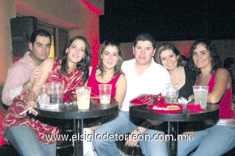 Ignacio y Sesma Cruz, Nancy y Femi Ruíz, Katy Ruíz y Marcela Vega.