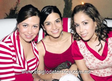 Magda Navarro, Cecilia Murra y Ale Castañeda.