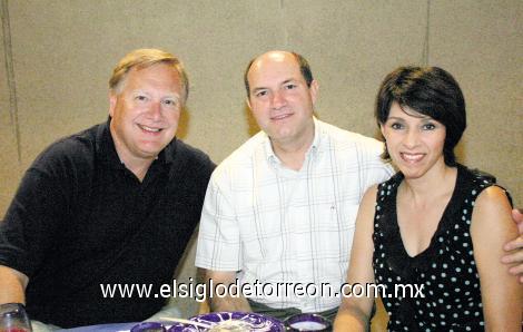 Dale Andersen, Víctor Viesca y Selina de Viesca.