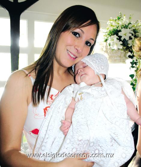 Lorena Garza de Silerio con su sobrina María Fernanda del Bosque Garza.