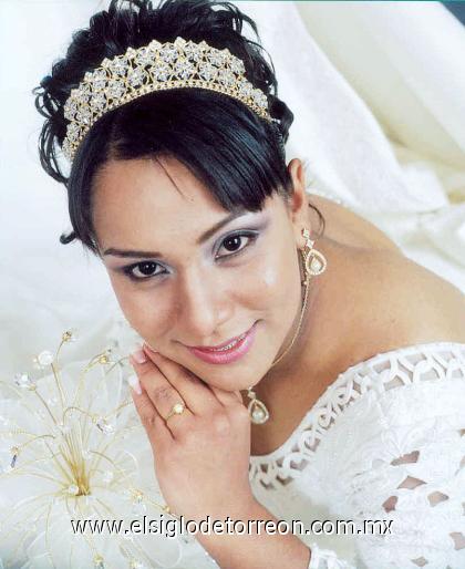 Srita. Paola Rosas Acosta celebró sus quince años con una misa de acción de gracias en la iglesia de San Felipe de Jesús, el ocho de diciembre de 2006.