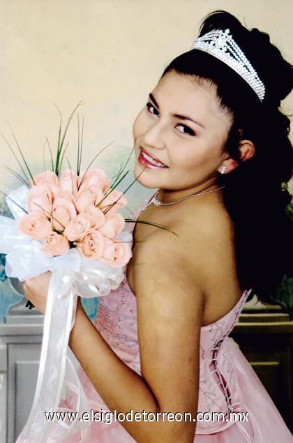 Srita. Selene Guadalupe Macías de la Rosa, en una fotografía de estudio con motivo de sus quice años de vida.