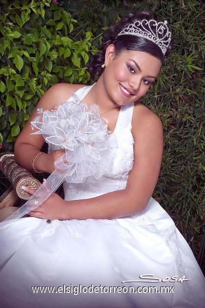 -Srita. Mayra AlejandraRodríguez Ruiz celebró sus quince años con una misa de acción de gracias en la Catedral de Nuestra Señora del Carmen, el viernes ocho de septiembre de 2006.