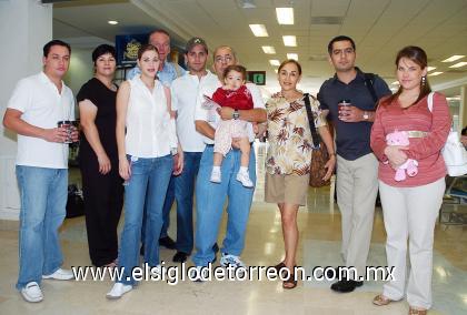 05092006
 Las familias Barrios Hinojosa y Barrios Sada viajaron a Cancún