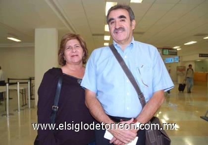 07092006

Mario Villarreal y Patricia Murra viajaron con destino a la Ciudad de México.