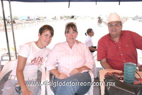 Mariel Torres Humphrey, Gabriela H. de Torres y Francisco Torres L.