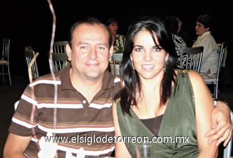 Tolano González de la Garza y Esther Garza.