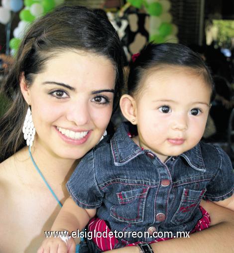 Mariana Álvarez y Andrea Gallegos.