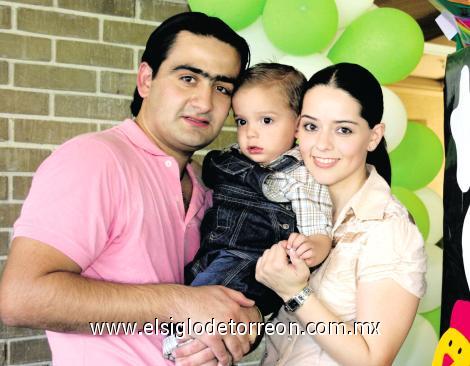 ¡CUMPLE 2 AÑITOS!
Carlos Jaidar Tricio, Bernardo Jaidar Álvarez y Luly Álvarez de Jaidar.