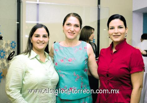 Ludivina Leal de Iza, Liliana Bitar de Karam y Azucena Báez.