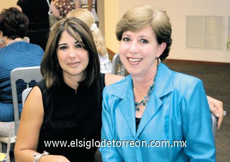 Martha Nelly R. De Villarreal y Susy Rodríguez.