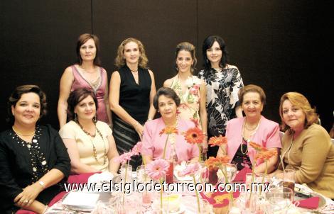 Maruca Papadópulos de Reed, Lizy Dingler de Papadópulos, Grace Villalobos Buttler, Marisol Corona de Papadópulos, Leticia Galán de Flores, Marina Papadópulos de Murra, Cuquita Villalobos de Galán, Maruca V. de Papadópulos y Silvia Papadópulos de Murra.