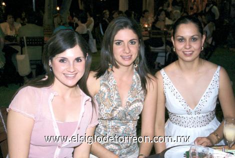 Ale Murra de Papadópulos, Laura Batarse de Salazar y Judy Hernández Sada.