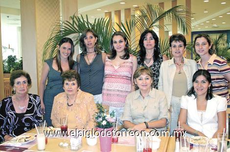 Sofía Torres, Ivette, Lisset y Leticia Canedo, Mayela Rioz, Paulina Canedo, Lina de Canedo, María Esther Rodríguez, Cuca de Canedo y Claudia de Canedo