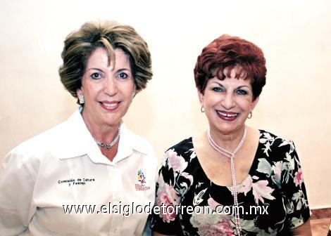 Jossie Reynoard de Iriarte y Mery Jaik.